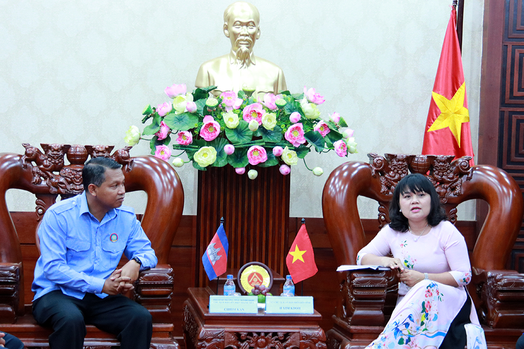 Đoàn đại biểu Hội Liên hiệp Thanh niên tỉnh Mondulkiri chào xã giao UBND tỉnh