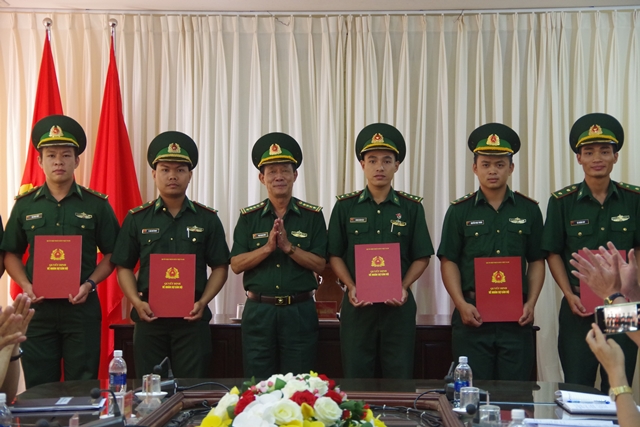 8 Sĩ quan hoàn thành nhiệm vụ tăng cường