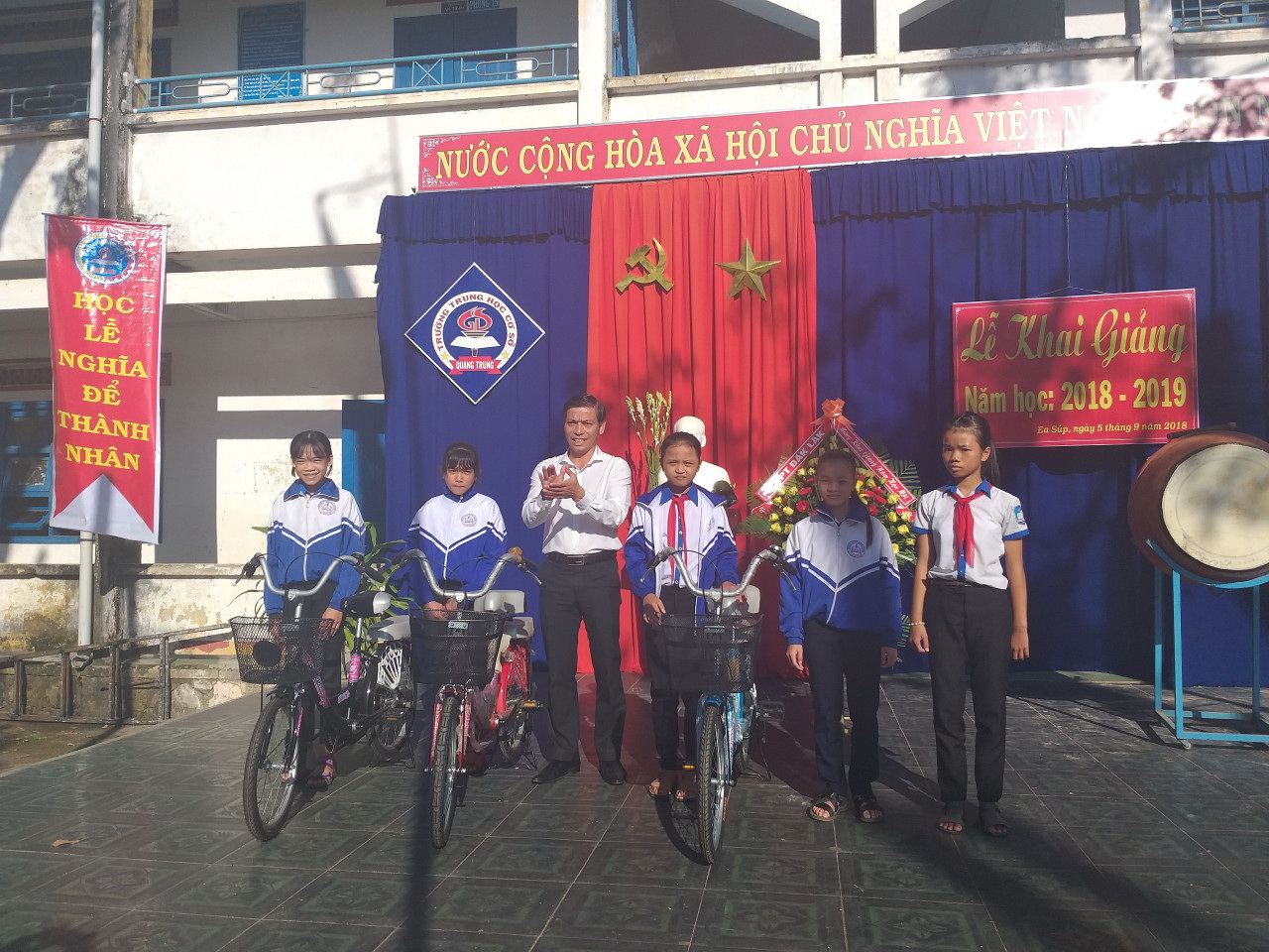 Công ty Bất động sản và Xây dựng Thành Đồng đồng hành cùng học sinh đến trường năm học mới