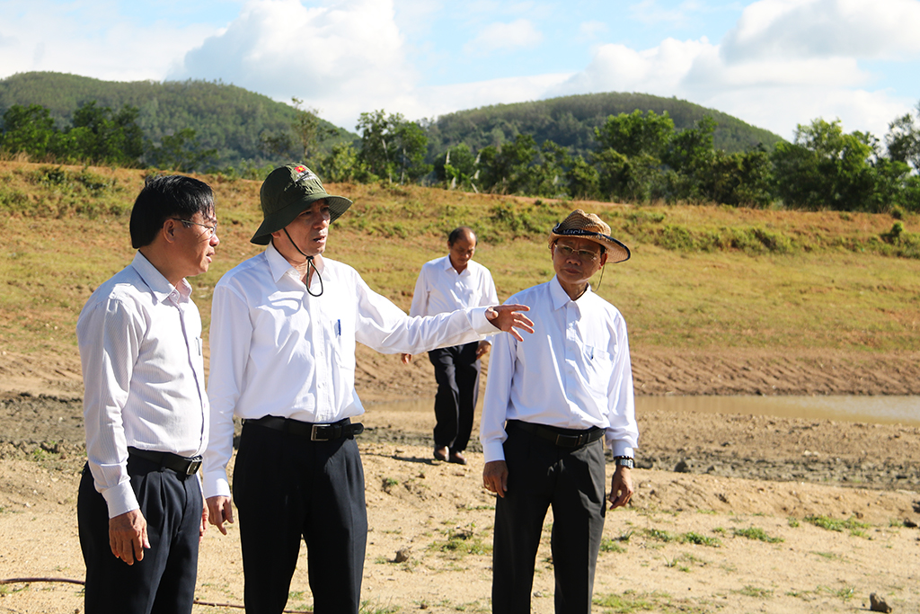 Chủ tịch UBND tỉnh Phạm Ngọc Nghị thị sát các công trình thủy lợi trên địa bàn huyện M’ Đrắk