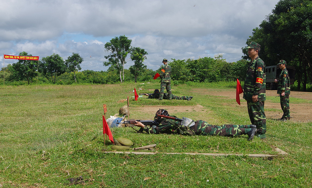 Bộ đội Biên phòng tỉnh Đắk Lắk tổ chức kiểm tra bắn đạn thật.