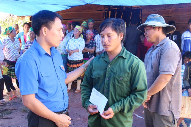 Thăm hỏi, động viên gia đình có người thân bị đuối nước