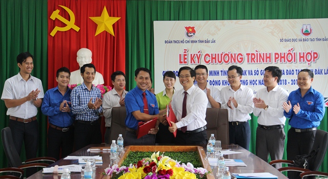 Ký kết chương trình phối hợp hoạt động thanh thiếu nhi trường học năm học 2018 – 2019 giữa Tỉnh đoàn và Sở Giáo dục và Đào tạo