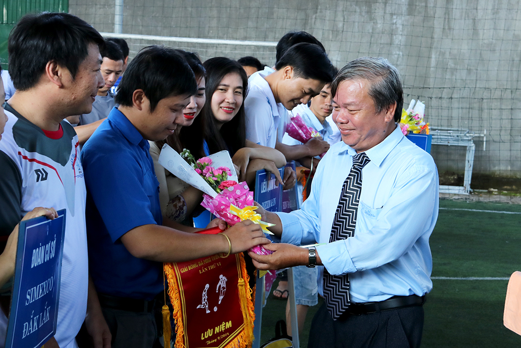 Khai mạc Giải bóng đá mini truyền thống Đoàn khối doanh nghiệp tỉnh lần thứ IV