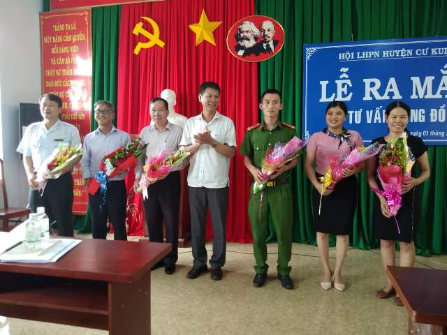 Hội LHPN huyện Cư Kuin ra mắt Tổ Tư vấn cộng đồng cấp huyện