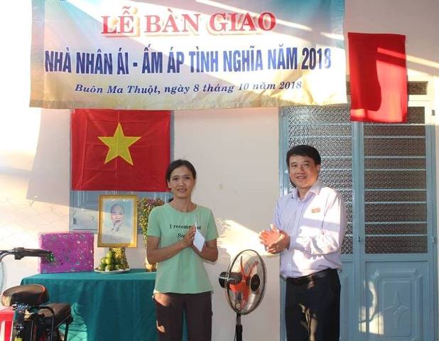Thành phố Buôn Ma Thuột: Bàn giao Nhà nhân ái - ấm áp tình nghĩa cho hội viên phụ nữ nghèo