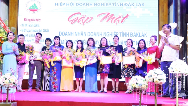Gặp mặt doanh nhân, doanh nghiệp tỉnh Đắk Lắk nhân Ngày doanh nhân Việt Nam