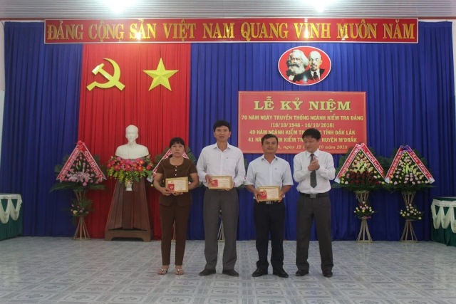 Ủy ban Kiểm tra Huyện ủy M’Đrắk: Tổ chức Lễ kỷ niệm 70 năm Ngày truyền thống Ngành kiểm tra Đảng (16/10/1948 – 16/10/2018)