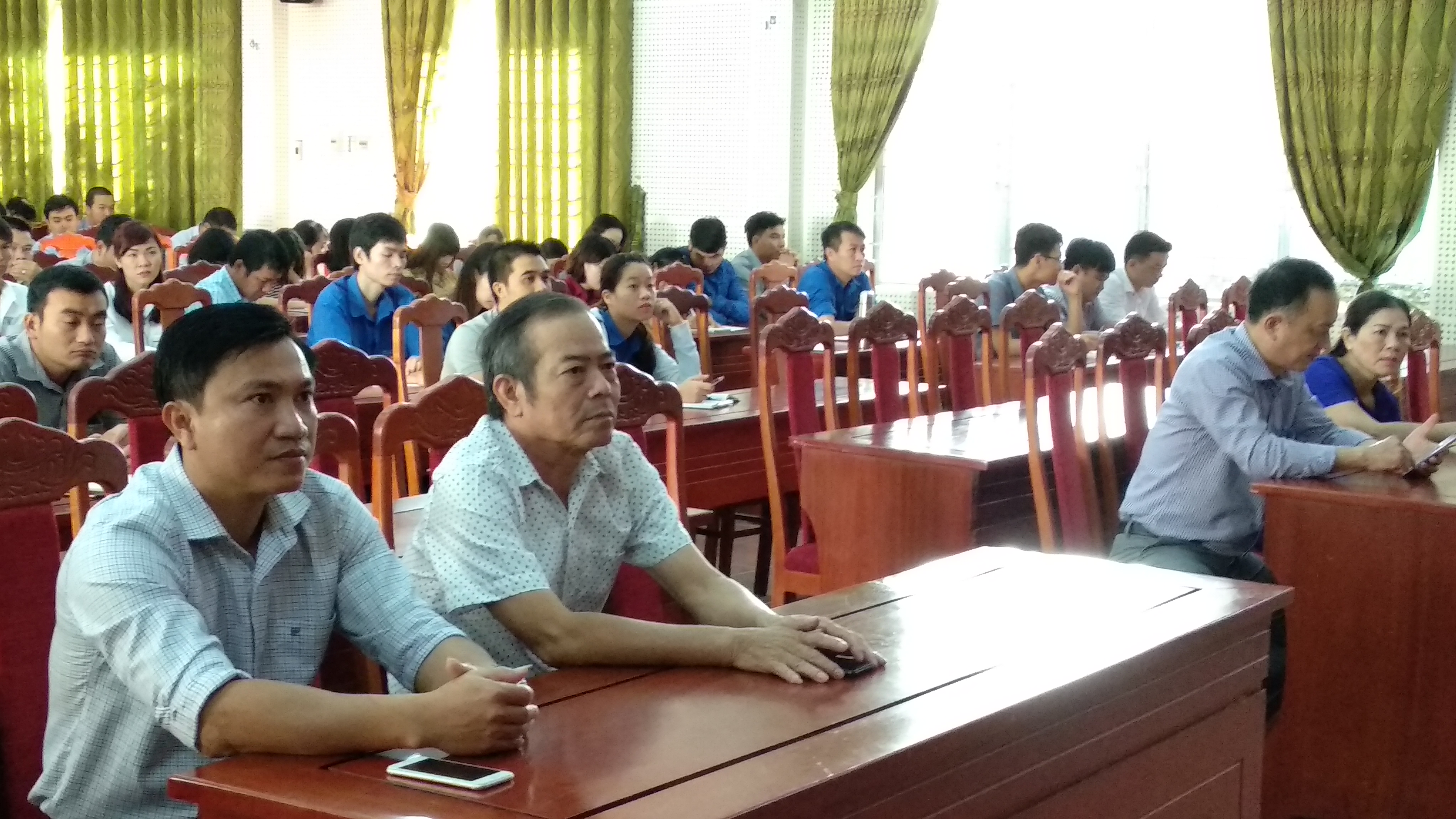 Khai giảng lớp bồi dưỡng kiến thức lý luận chính trị cho đảng viên mới