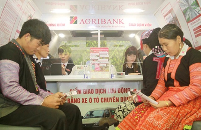 Agribank tỉnh Đắk Lắk: Trang bị xe ô tô chuyên dùng, phục vụ điểm giao dịch lưu động.