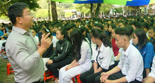 Trường THPT Buôn Đôn: Tổ chức giáo dục kỹ năng sống cho học sinh