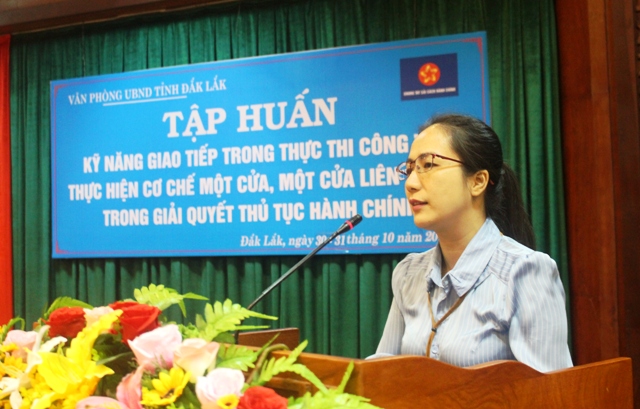 Tập huấn kỹ năng giao tiếp trong thực thi công vụ; thực hiện cơ chế một cửa, một cửa liên thông trong giải quyết thủ tục hành chính