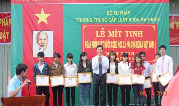 Nhìn lại 5 năm triển khai thực hiện hưởng ứng Ngày Pháp luật Việt Nam 09/11 của Trường Trung cấp Luật Buôn Ma Thuột