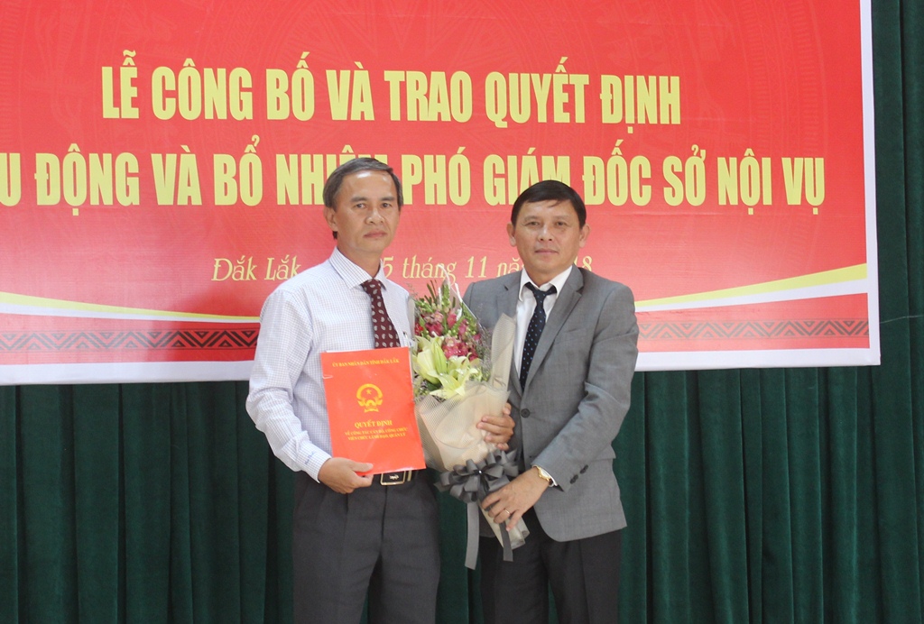 UBND tỉnh công bố quyết định bổ nhiệm Phó Giám đốc Sở Nội vụ