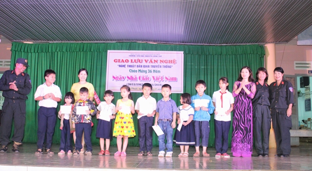 Trường Tiểu học Nguyễn Công Trứ tổ chức giao lưu nghệ thuật dân gian truyền thống và gây quỹ học bổng