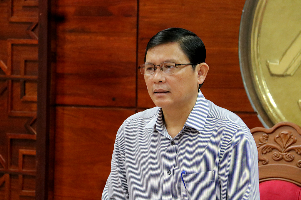 UBND tỉnh họp xử lý tình trạng quảng cáo, rao vặt trái phép trên địa bàn thành phố Buôn Ma Thuột