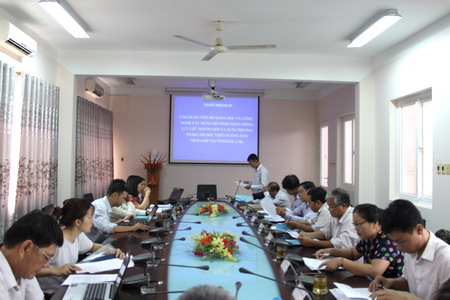 Đại diện Ban chủ nhiệm dự án báo cáo thuyết minh