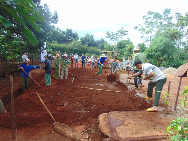 Khởi công xây nhà tình thương tặng hoàn cảnh éo le khó khăn về nhà ở