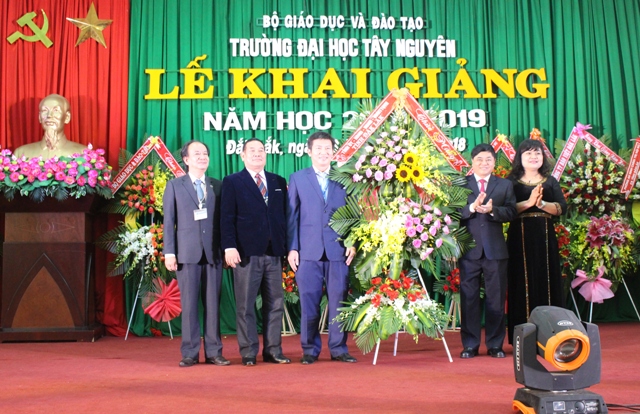 Trường Đại học Tây Nguyên khai giảng năm học 2018-2019