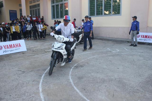 Trường THPT Buôn Đôn: Tập huấn kỹ năng lái xe an toàn cho học sinh