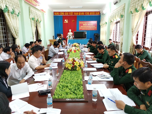 Thường trực Đảng ủy Bộ Chỉ huy Quân sự tỉnh Đắk Lắk làm việc với Ban Thường vụ Huyện ủy M’Đrắk