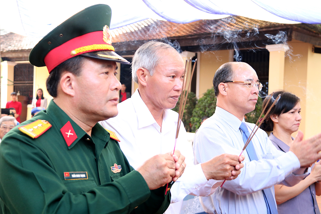 Lễ tưởng niệm các chiến sỹ Nam tiến hy sinh và đồng bào Lạc Giao tử nạn năm 1945