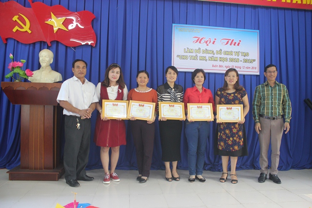 Huyện Buôn Đôn: Hội thi làm đồ dùng, đồ chơi cho trẻ mầm non năm học 2018-2019