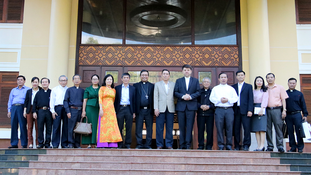 Dak Lak PPC receives Archbishop Marek Zalewski - Non-Residential Pontifical Representative to Vietnam