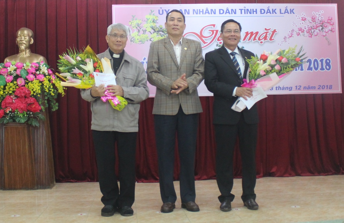 UBND tỉnh gặp mặt chúc mừng Giáng sinh năm 2018