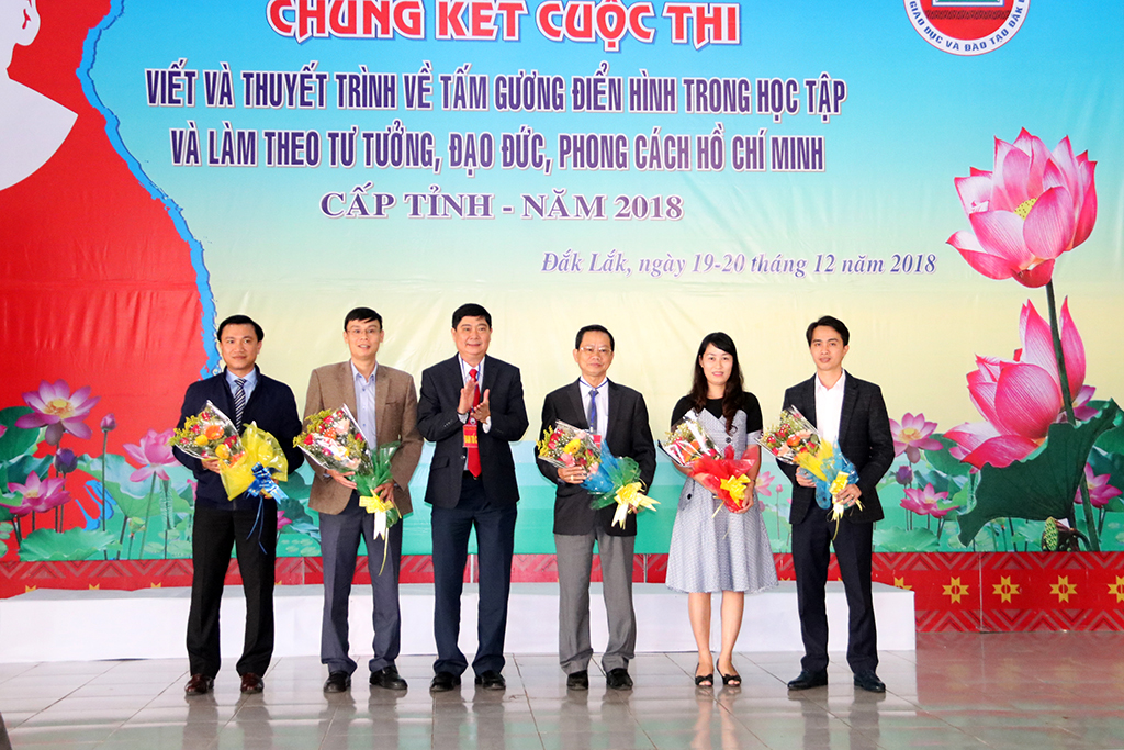 Khai mạc Chung kết cuộc thi viết và thuyết trình về tấm gương điển hình trong học tập và làm theo tư tưởng, đạo đức, phong cách Hồ Chí Minh năm 2018