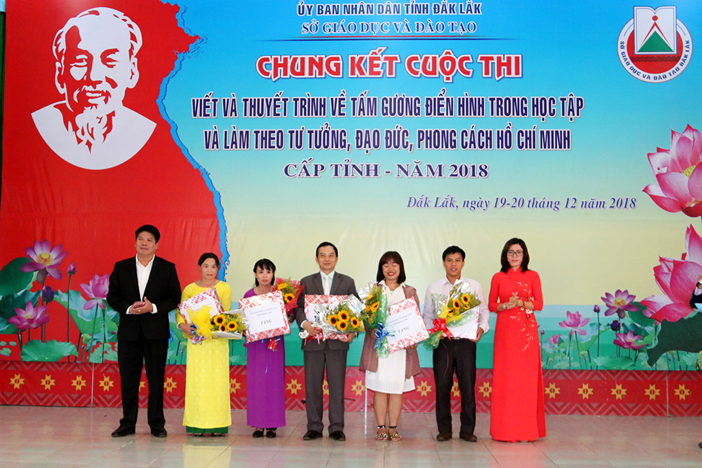 Bế mạc Cuộc thi viết và thuyết trình về tấm gương điển hình trong học tập và làm theo tư tưởng, đạo đức, phong cách Hồ Chí Minh