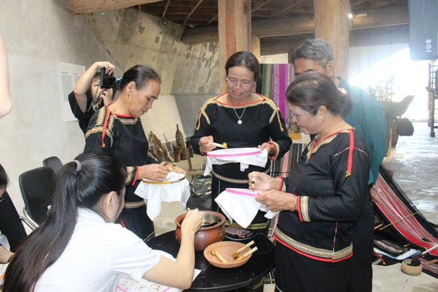 Chương trình giao lưu văn hóa Việt Nam – Indonesia với chủ đề “Batik và thổ cẩm Êđê”