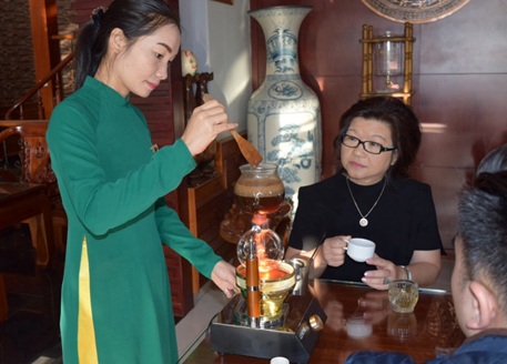 UBND thành phố Buôn Ma Thuột dành 400 triệu đồng phục vụ cà phê miễn phí tại Lễ hội Cà phê Buôn Ma Thuột lần thứ 7 năm 2019.