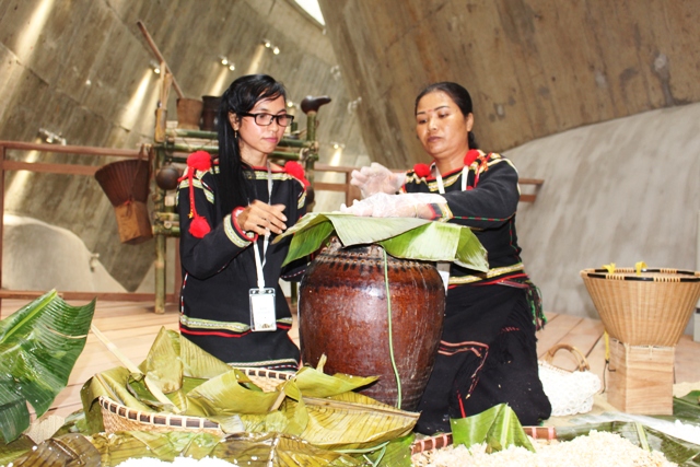 Hội thi ủ rượu cần: Tái hiện và phát triển văn hóa bản địa