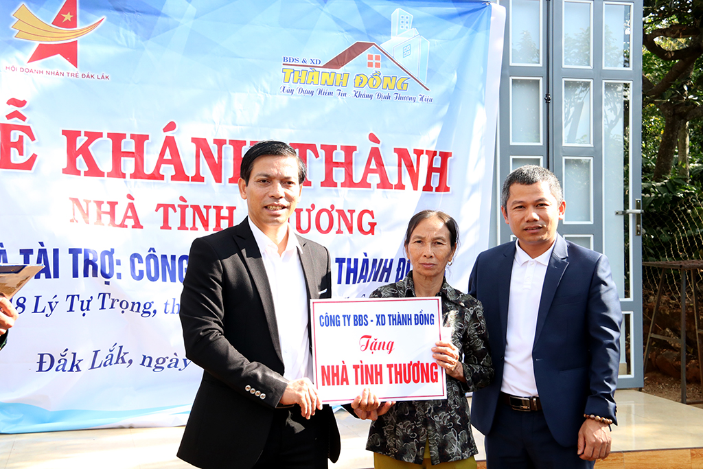 Trao nhà tình thương cho gia đình khó khăn tại thị trấn Quảng Phú, huyện Cư M’gar