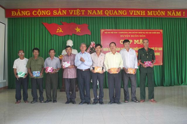 Huyện Buôn Đôn: Gặp mặt cựu chuyên gia, quân tình nguyện Việt Nam tại Campuchia