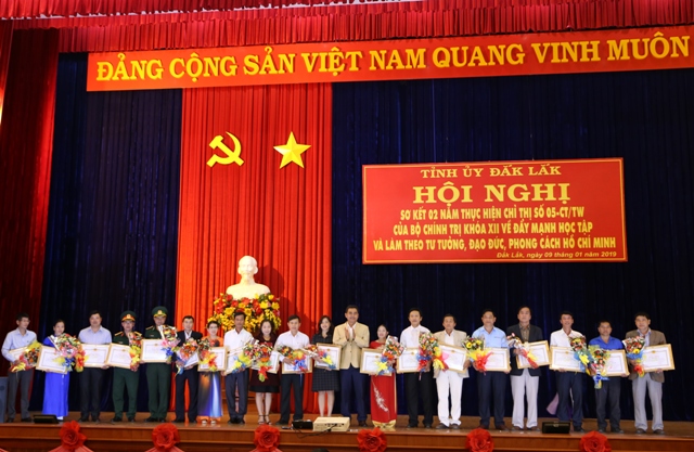 Hội nghị sơ kết 2 năm thực hiện Chỉ thị số 05 của Bộ Chính trị