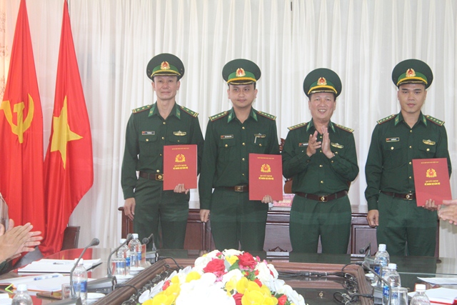 Trao quyết định điều động, bổ nhiệm cán bộ của Bộ Tư lệnh Bộ đội Biên phòng
