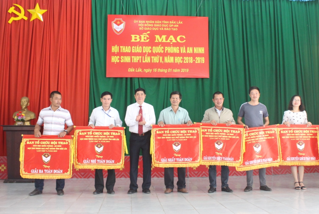 Bế mạc Hội thao Giáo dục quốc phòng – an ninh học sinh THPT tỉnh Đắk Lắk lần thứ V, năm học 2018 – 2019