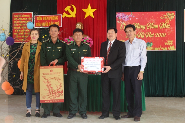 Đoàn đại biểu Quốc hội tỉnh Đắk Lắk thăm, chúc tết  các đơn vị trong Bộ đội Biên phòng tỉnh