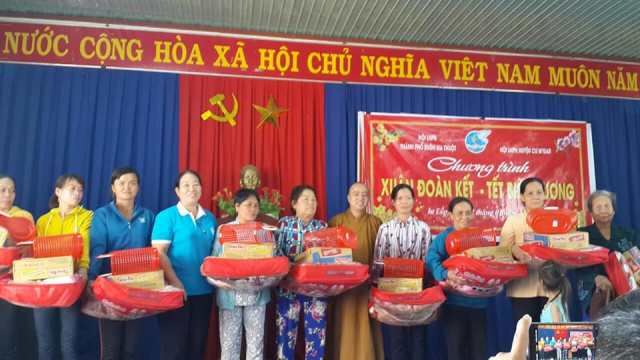 Ấm áp Chương trình Xuân đoàn kết - Tết biên cương tại 02 xã biên giới Ia Lốp, Ia Rvê huyện Ea Súp.