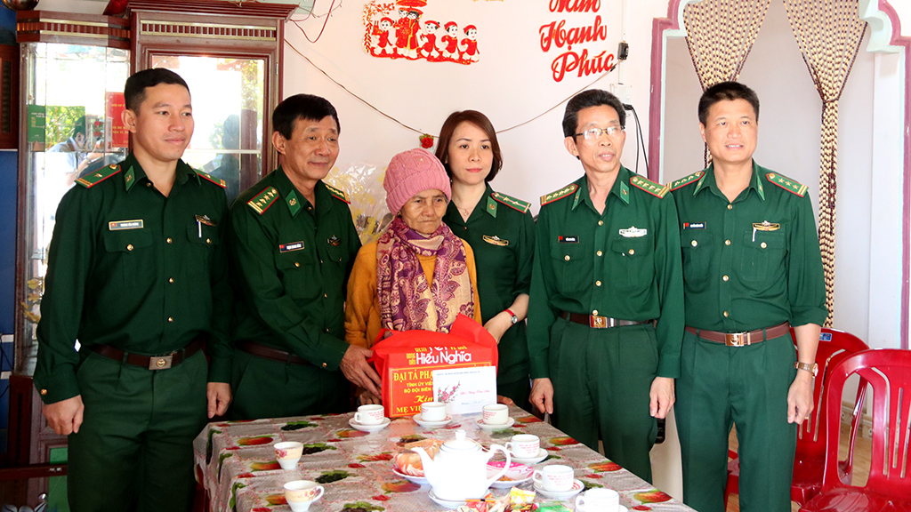 Bộ đội Biên phòng tỉnh thăm chúc Tết các xã Biên giới