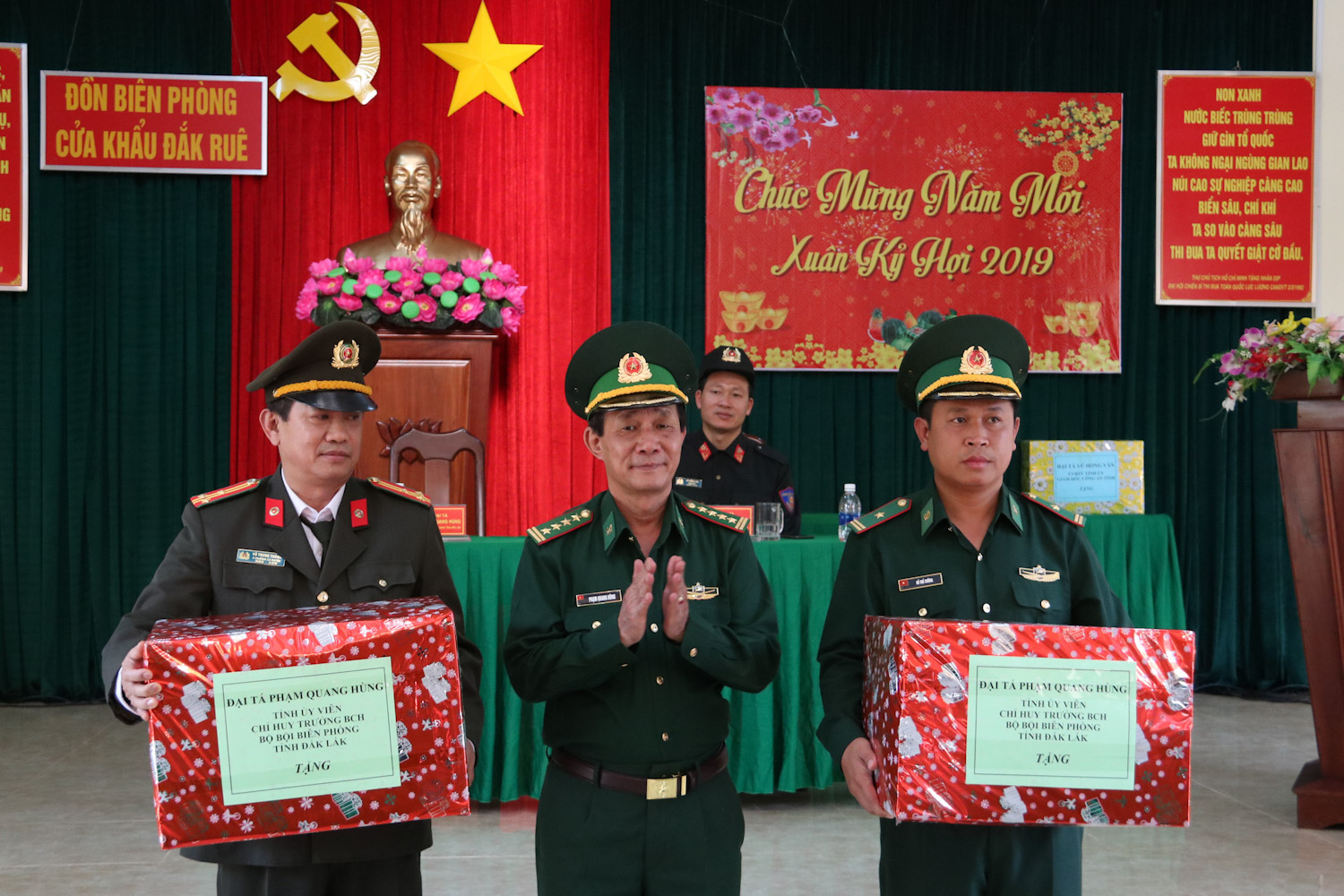 Đồn Biên phòng Cửa khẩu Đắk Ruê kết nghĩa với Phòng An ninh đối ngoại - Công an tỉnh