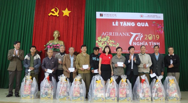 Agribank chi nhánh tỉnh Đắk Lắk: Gần 700 triệu đồng tham gia “Tết vì người nghèo và nạn nhân chất độc da cam” Xuân Kỷ Hợi - 2019.