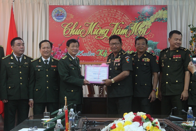 Cục Biên phòng, Bộ Tư lệnh Quân đội Hoàng gia Campuchia thăm chúc Tết Bộ đội Biên phòng tỉnh Đắk Lắk