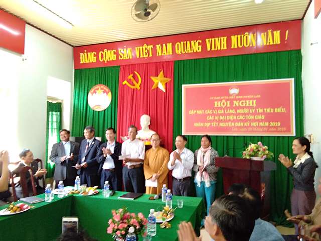 Huyện Lắk gặp mặt già làng, chức sắc tôn giáo, người có uy tín tiêu biểu