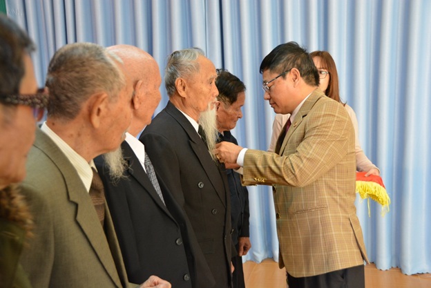 Thành ủy Buôn Ma Thuột, trao Huy hiệu Đảng cho 60 đảng viên nhân kỷ niệm 89 năm Ngày thành lập Đảng Cộng sản Việt Nam (3-2-1930 – 3-2-2019).