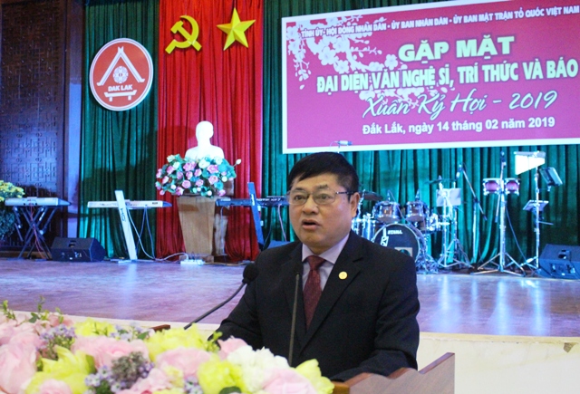 Meeting artists, intellectuals and journalists on the occasion of Lunar New Year 2019