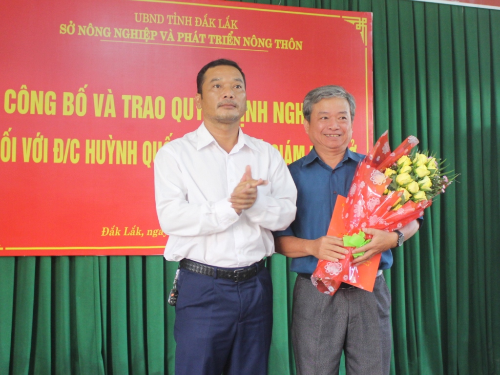 Công bố Quyết định nghỉ hưu và thông báo điều động, bổ nhiệm đối với lãnh đạo, quản lý Sở Nông nghiệp và Phát triển nông thôn