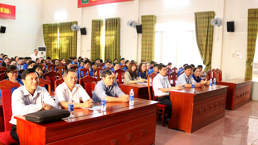 Khai giảng lớp bồi dưỡng lý luận chính trị cho đối tượng kết nạp Đảng